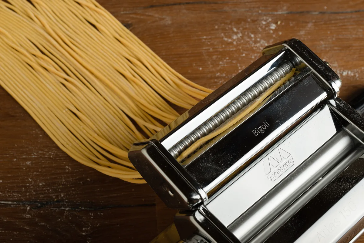 Accesorio Bigoli de Marcato cortando pasta fresca