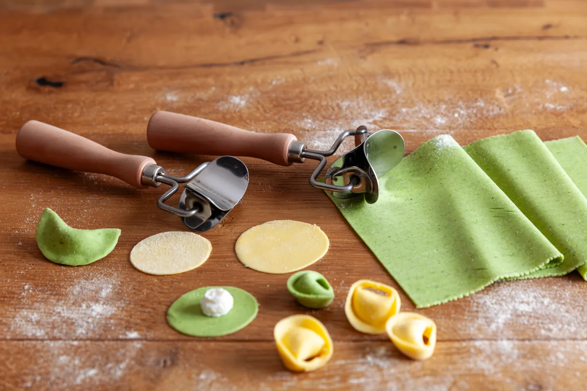 Cortapastas Marcato para tortellini con pasta verde y rellenos